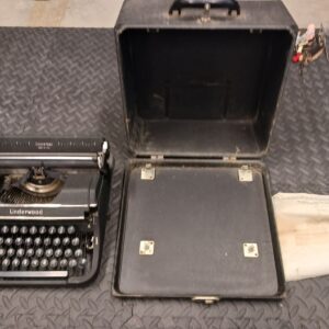 intage Underwood Portable Typewriter – Antique Working Collectible – 12" x 13"