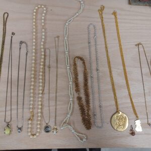 Vintage Ladies Jewelry Lot Necklaces Bracelets Costume Jewelry Junk Drawer Estate Mix