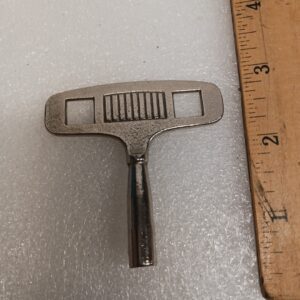 Up for sale is a lot of large vintage clock winding keys, crafted from durable metal and designed to work with a variety of clocks, including mantel clocks, musical clocks, and grandfather clocks.