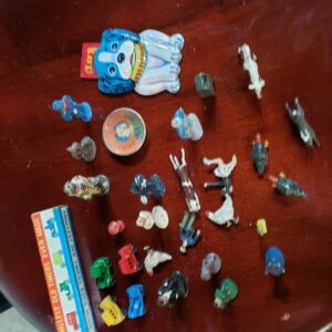 Vintage Lead Toy Figures People Dogs Chickens Japan Nabisco Shredded Wheat Juniors Tin Toy Set