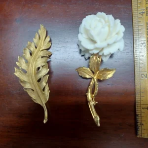 Vintage Coro Jewelry Gold Leaf Pendant Accessocraft NYC WHITE ROSE MEDALLION.