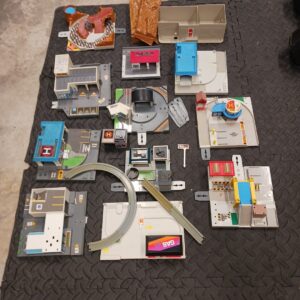 Vintage Lewis Galoob Micro Machines City Playset Lot w/ Toy Cars & Accessories
